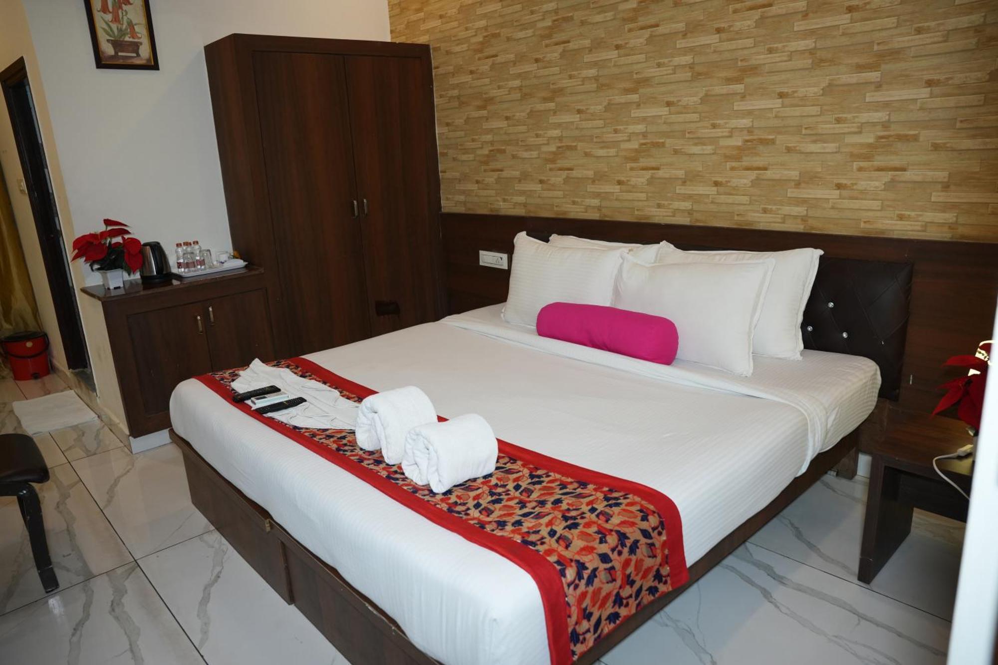 Hotel Plaza Hyderabad Airport Zone Shamshabad Exterior photo