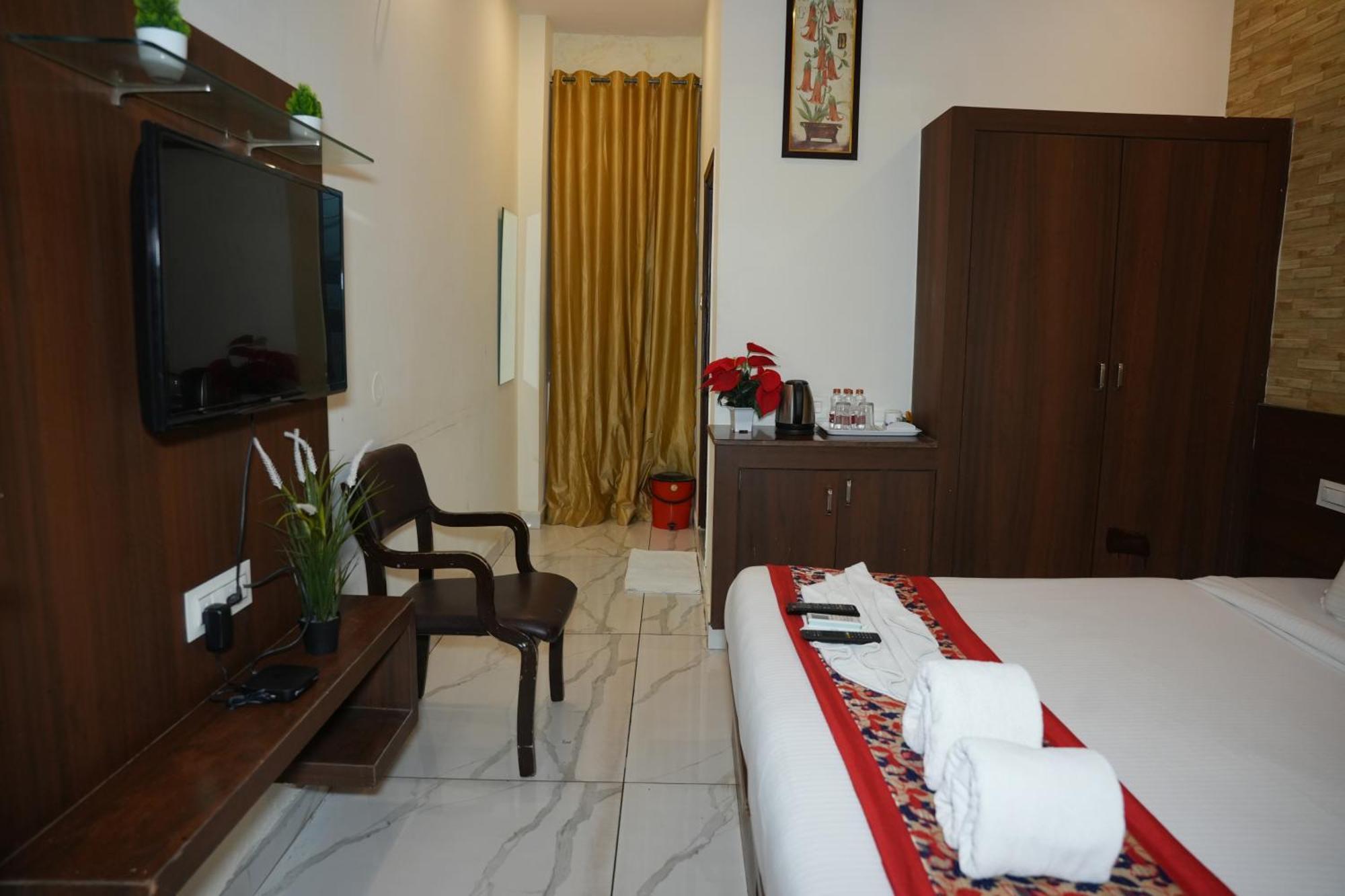 Hotel Plaza Hyderabad Airport Zone Shamshabad Exterior photo
